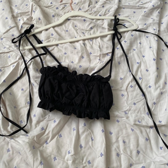 Aseni Eluas ruched crop tank top in black - Picture 2 of 4